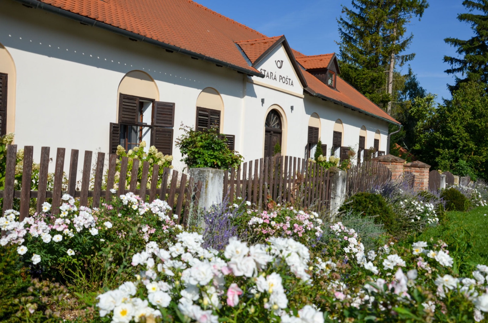 Restaurace a jezdecký areál Stará pošta