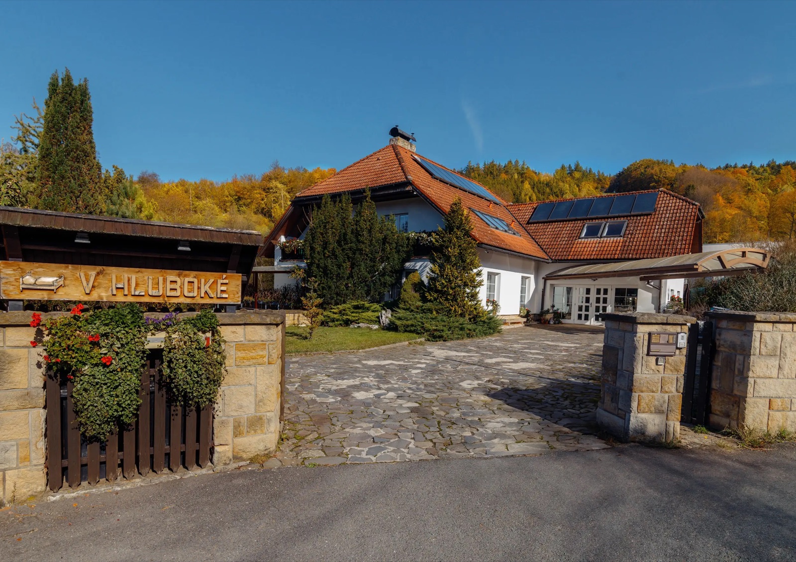 Penzion V Hluboké
