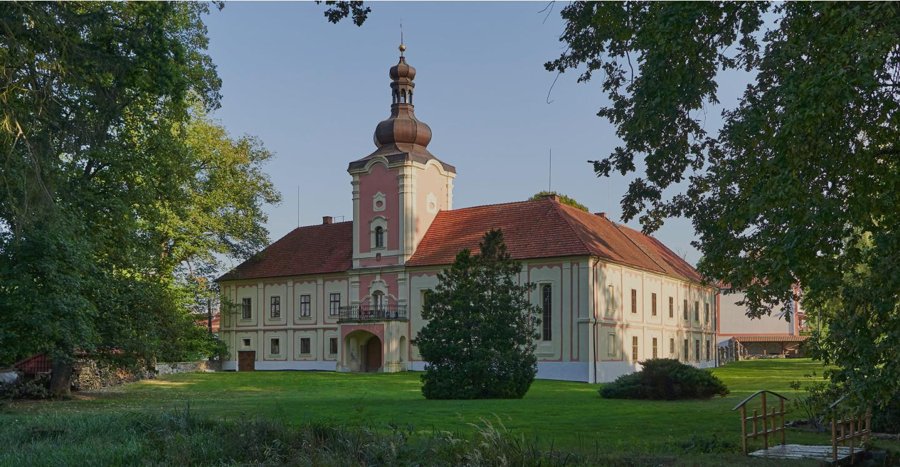 Zámek Lešany foto 1