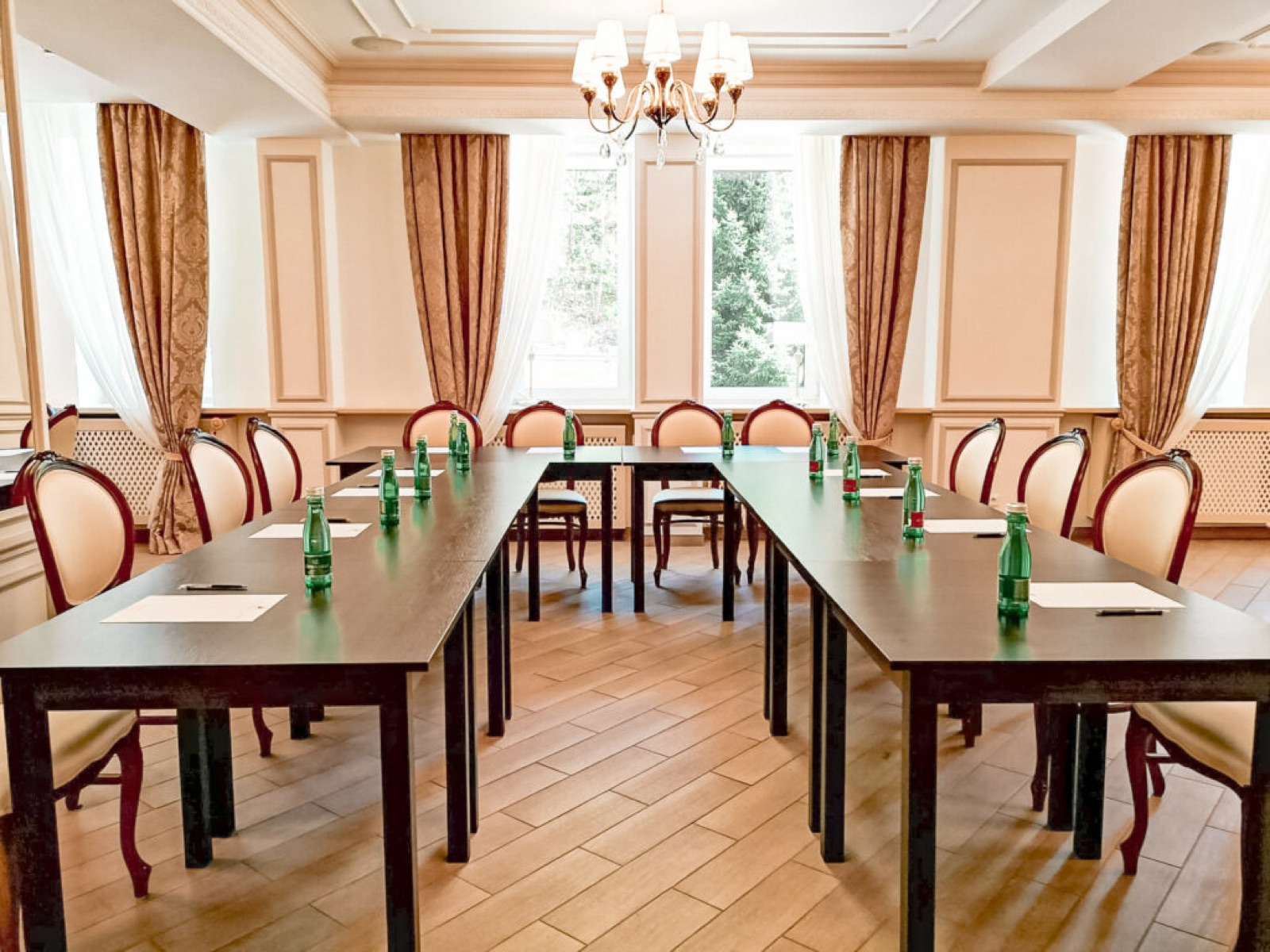 Honour and Grace hotel wedding venue - photo 3