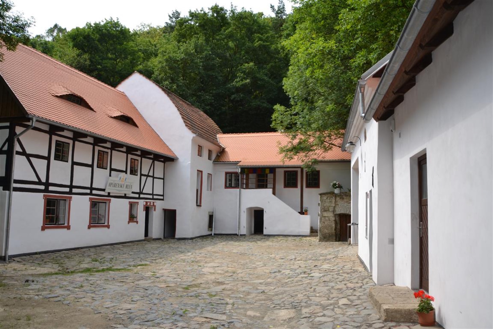 Oparenský mlýn wedding venue - photo 2