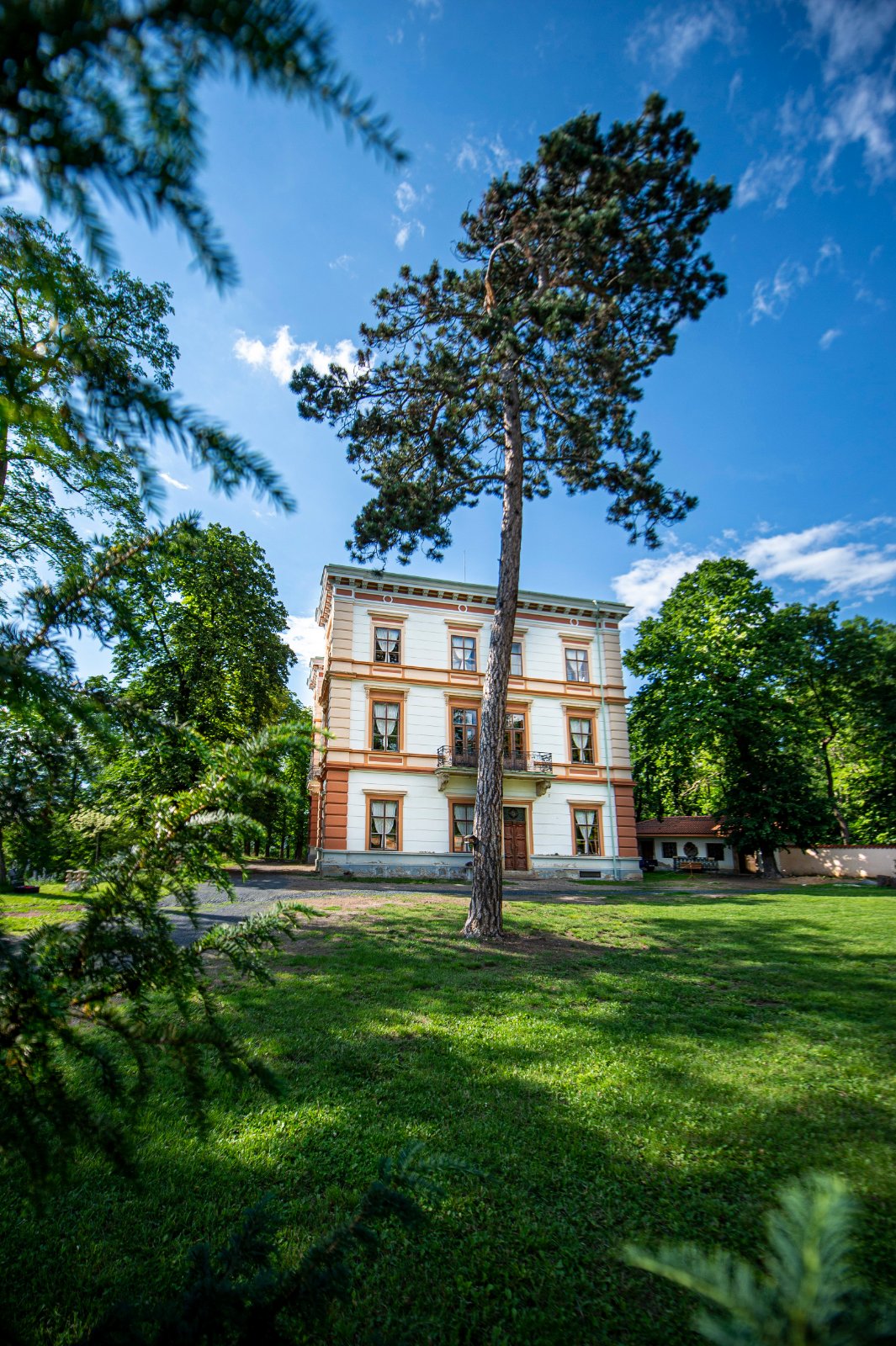 Zámek Korozluky wedding venue - photo 12
